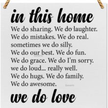 in This Home We Do Love Decorative Wooden Sign Home Family Love Wood Plaque Decor or Wall Display for Living Room Bedroom Wood Sign Wooden Wall Decor 5 * 5 inch